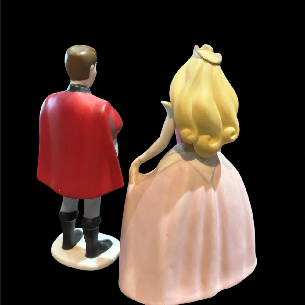Princess Sleeping Beauty and Prince Figurine Set.No flaws /great condition 6inch